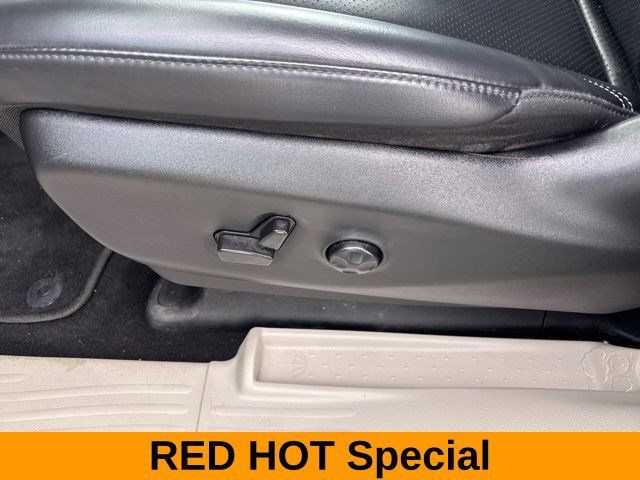 Used 2023 Chrysler Pacifica Touring-L FWD image 11