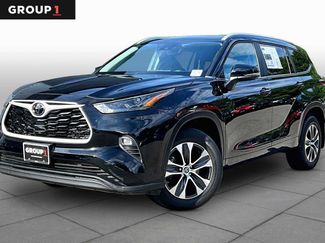 Used 2023 Toyota Highlander XLE AWD/4WD video 1