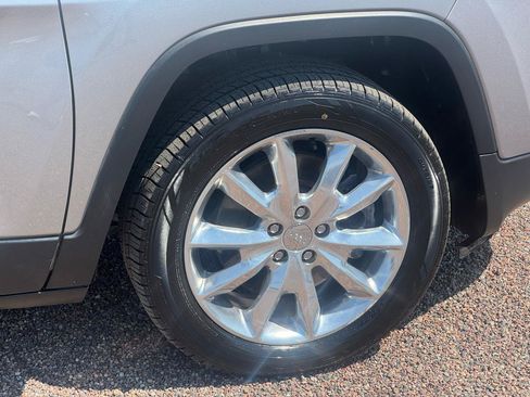 Used 2016 Jeep Cherokee Limited FWD image 12