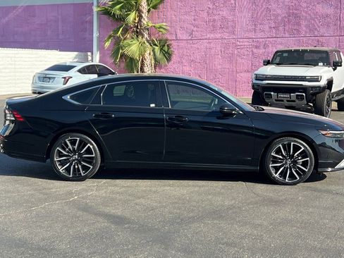 Used 2023 Honda Accord Touring image 3