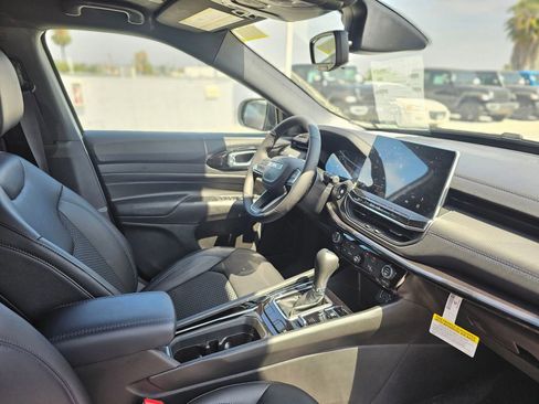 New 2026 Jeep Compass Latitude AWD/4WD image 3