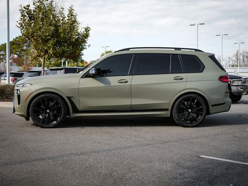 Used 2025 BMW X7 M60i w/ Climate Comfort Package image 7