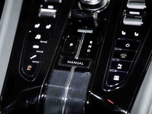 Used 2024 Aston Martin DB12 Coupe image 28