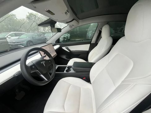 Used 2021 Tesla Model Y Long Range image 6