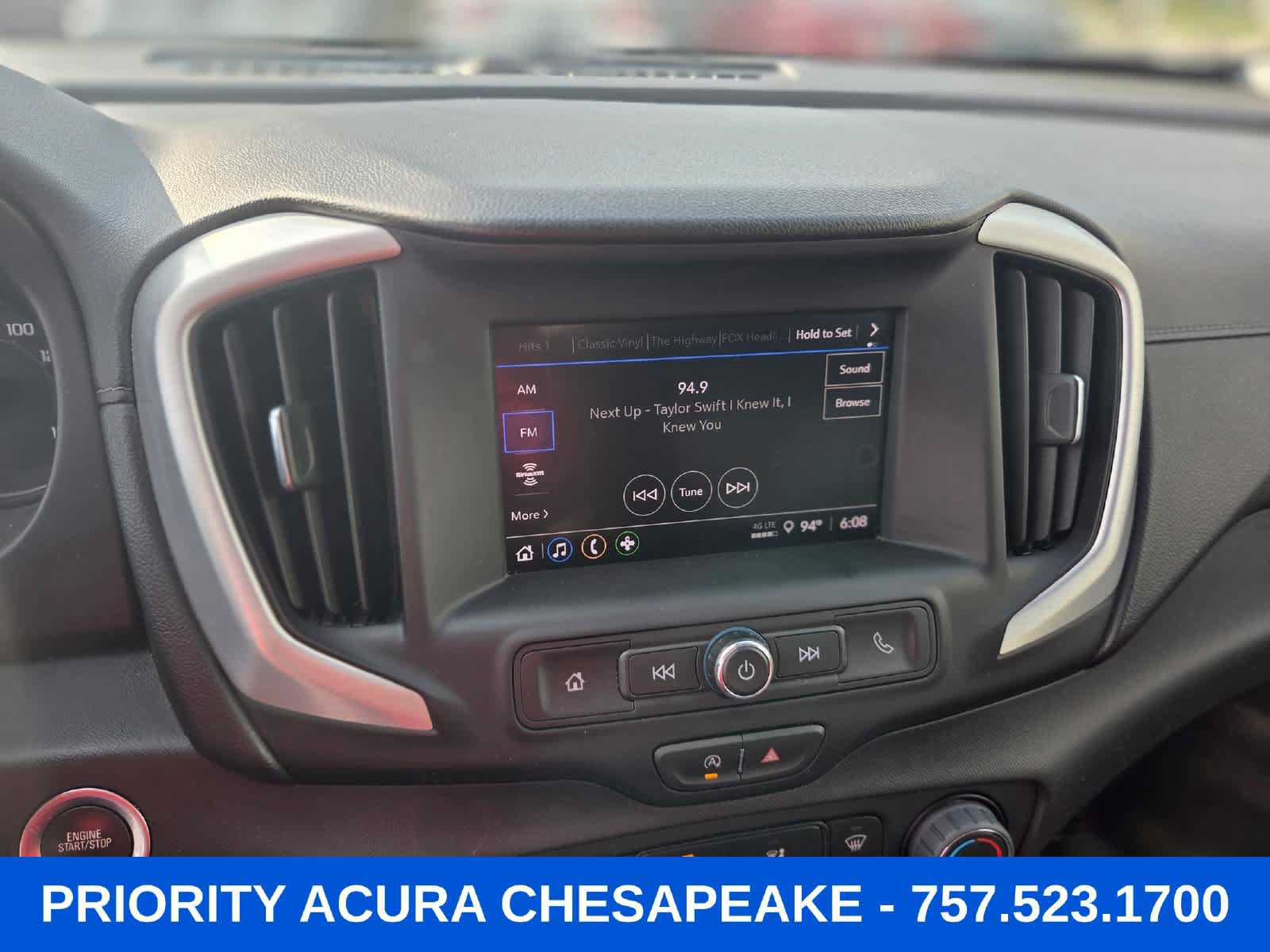 Used 2024 GMC Terrain SLE AWD/4WD image 17