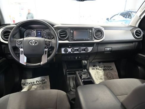 Used 2019 Toyota Tacoma SR5 AWD/4WD image 14