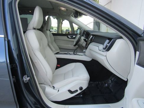 Used 2023 Volvo XC60 B5 Plus w/ Protection Package Premier image 21