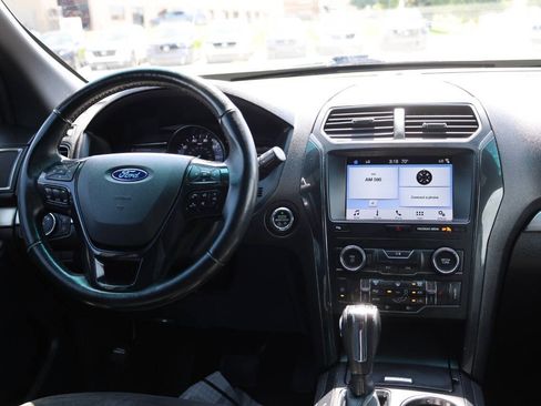 Used 2018 Ford Explorer XLT w/ Equipment Group 202A AWD/4WD image 25