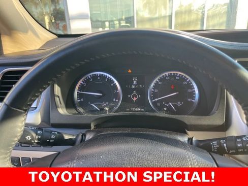 Used 2016 Toyota Highlander Limited Platinum image 24