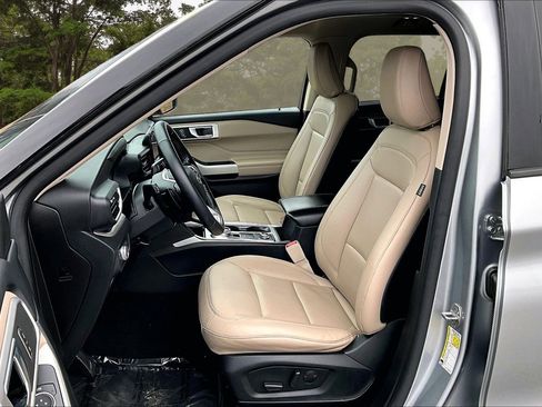 Certified 2020 Ford Explorer XLT w/ Equipment Group 202A image 23