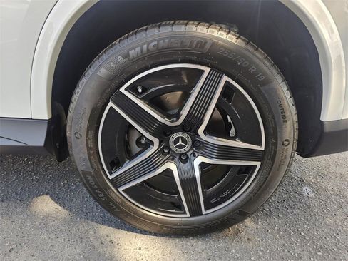 Certified 2025 Mercedes-Benz GLC 300 4MATIC image 11