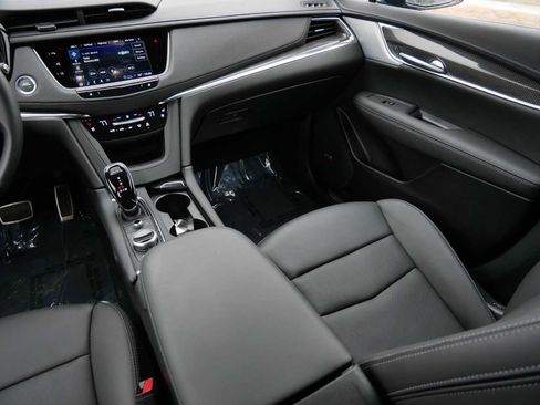 Used 2025 Cadillac XT5 Sportv w/ LPO, Bronce Accent Package AWD/4WD image 9