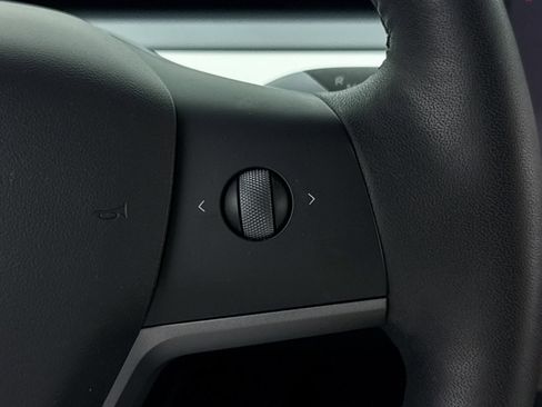 Used 2022 Tesla Model Y Long Range image 20