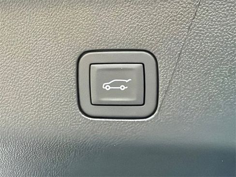 Used 2026 GMC Yukon XL Denali w/ Advanced Technology Package image 19