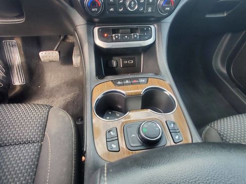 Used 2021 GMC Acadia SLE w/ Driver Convenience Package image 17