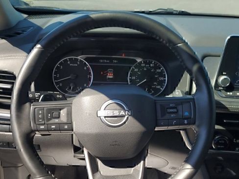 Used 2025 Nissan Rogue SV FWD image 15