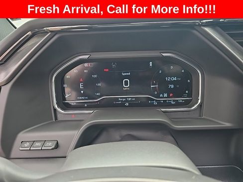 Used 2025 GMC Sierra 1500 AT4 w/ Technology Package AWD/4WD image 3