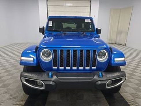 Used 2023 Jeep Wrangler Unlimited Sahara w/ Cold Weather Group AWD/4WD image 2