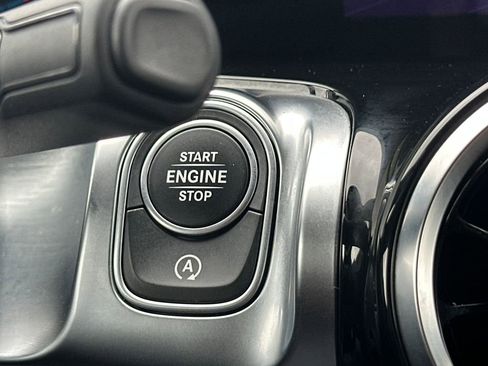 Used 2021 Mercedes-Benz GLB 250 4MATIC image 23