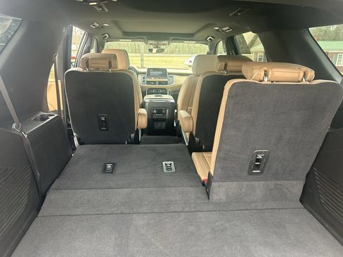 Used 2021 Chevrolet Tahoe Premier w/ Premium Package image 13