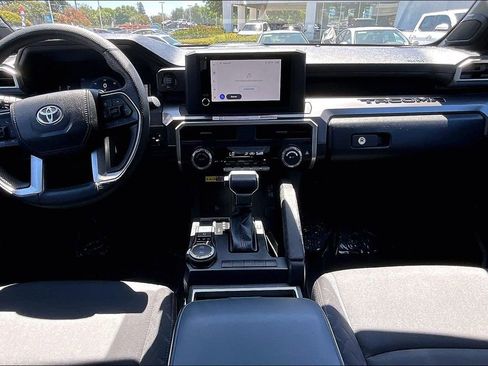 Certified 2025 Toyota Tacoma SR5 w/ SR5 Upgrade Package AWD/4WD image 8