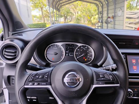 Used 2020 Nissan Kicks S image 15