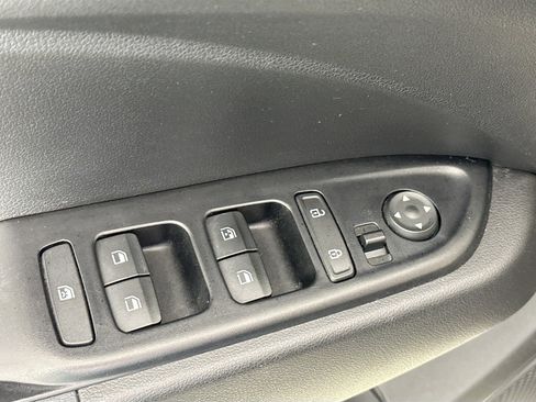 Used 2023 Hyundai Venue SEL image 17