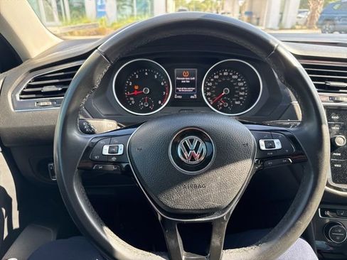 Used 2020 Volkswagen Tiguan SE w/ Panoramic Sunroof Package FWD image 21