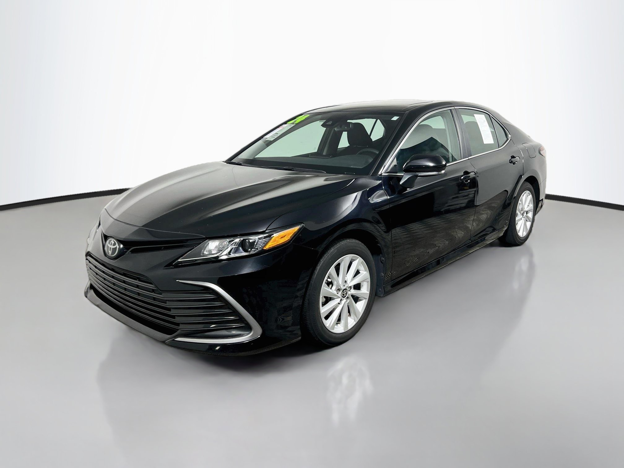 Used 2024 Toyota Camry LE w/ Convenience Package FWD image 10