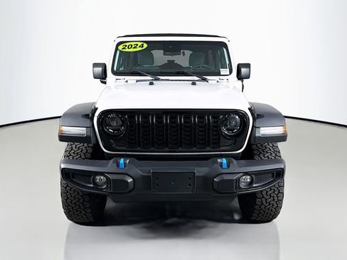 Used 2024 Jeep Wrangler Unlimited image 2