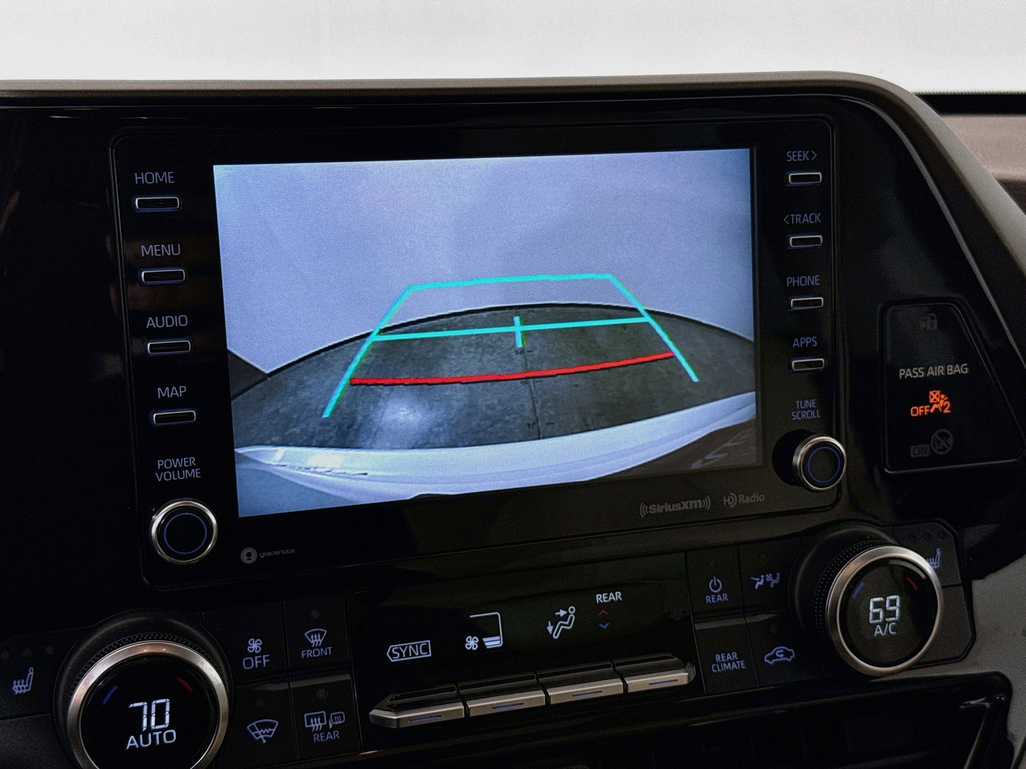 Used 2020 Toyota Highlander XLE AWD/4WD image 17