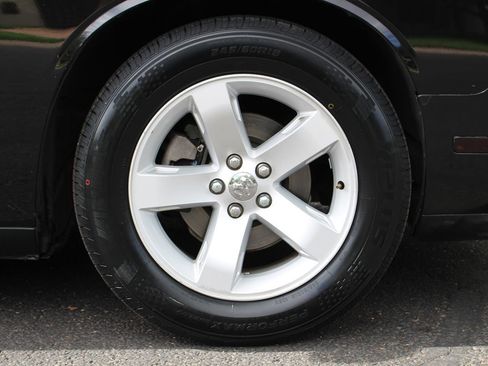 Used 2010 Dodge Challenger SE image 27