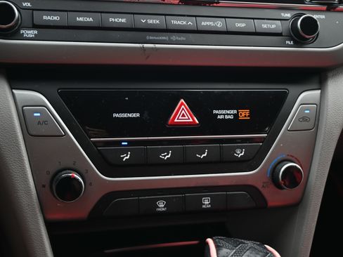 Used 2018 Hyundai Elantra SEL FWD image 16