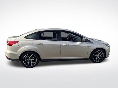 Used 2018 Ford Focus SEL image 9