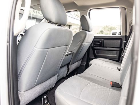 Used 2018 RAM 1500 Express AWD/4WD image 32