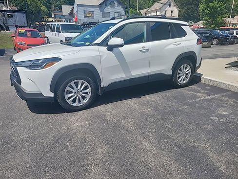 Used 2022 Toyota Corolla Cross LE image 1