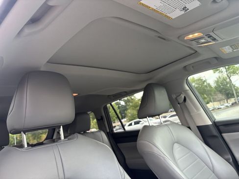 Used 2022 Toyota Highlander XLE AWD/4WD image 25