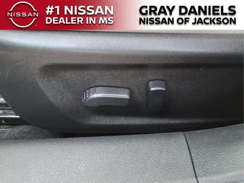 Used 2025 Nissan Altima 2.5 SV FWD image 11
