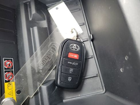Used 2025 Toyota Tundra Limited AWD/4WD image 47