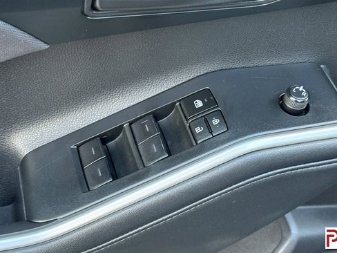 Used 2024 Toyota Highlander LE image 13