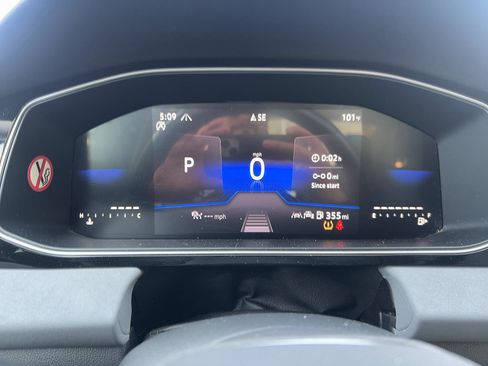 Used 2025 Volkswagen Jetta SE FWD image 8