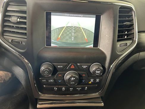 Used 2021 Jeep Grand Cherokee Laredo image 23