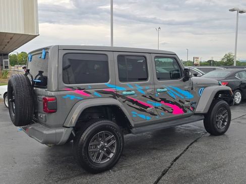Used 2022 Jeep Wrangler Unlimited Sahara AWD/4WD image 3