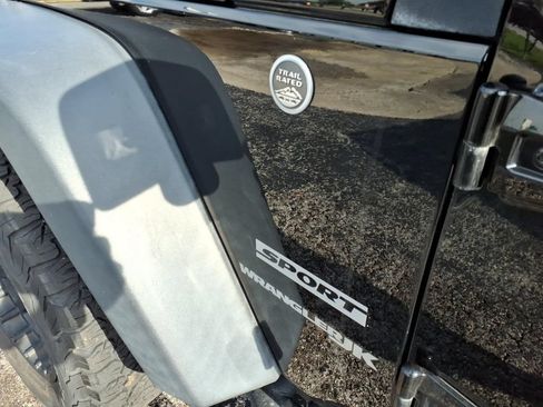 Certified 2018 Jeep Wrangler Sport AWD/4WD image 7