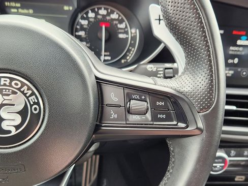 Used 2023 Alfa Romeo Giulia Veloce image 18