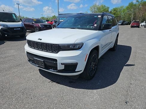 Used 2023 Jeep Grand Cherokee L Summit w/ Advanced Protech Group IV image 3