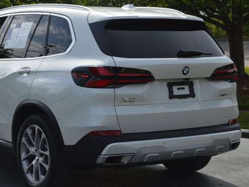 Used 2025 BMW X5 xDrive40i AWD/4WD image 3