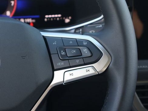 New 2026 Volkswagen Taos SE image 21