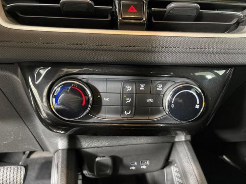Used 2024 Chevrolet TrailBlazer LT AWD/4WD image 16