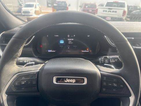 Used 2024 Jeep Grand Cherokee Altitude AWD/4WD image 5